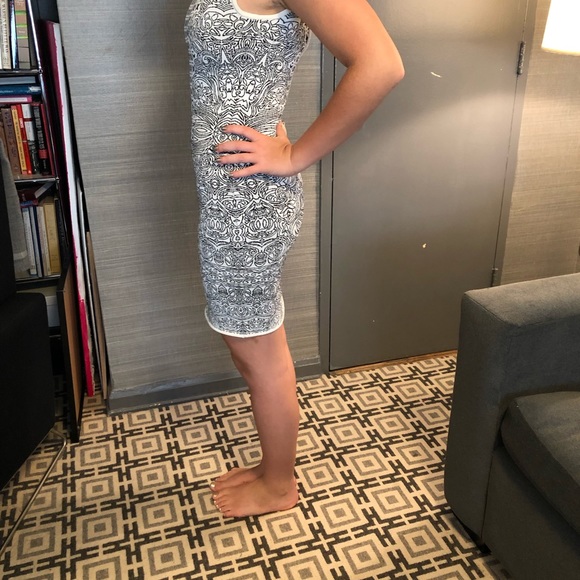 BCBG Maxazria Beautiful Dress - Picture 2 of 5